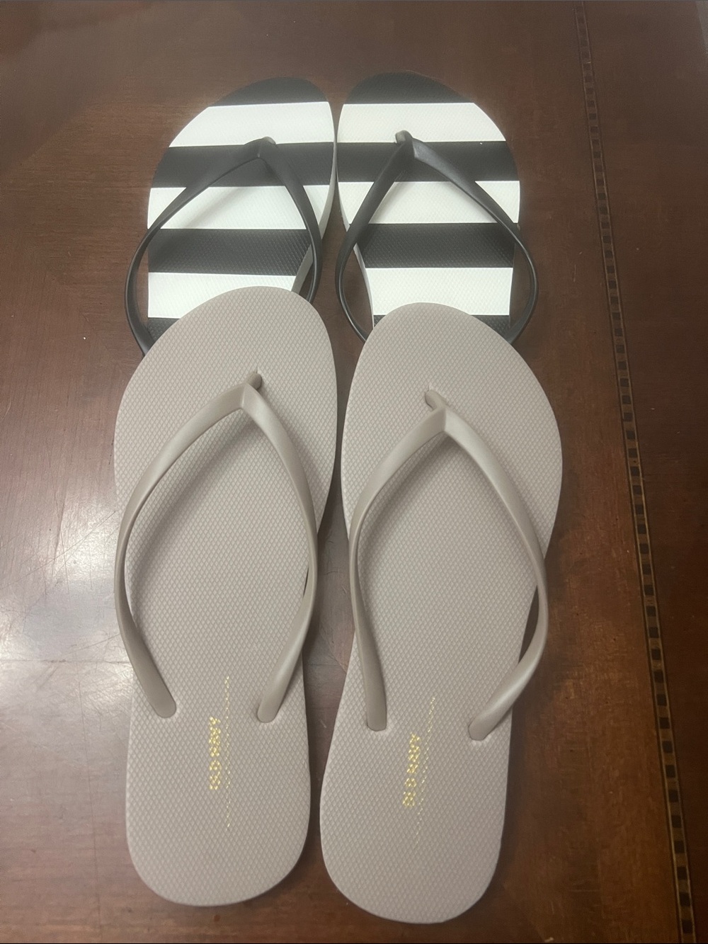 Old Navy 2    Pair      Women’s Flip Flop Sandals in Beige and Black/White Strip